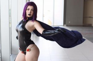 Raven Cosplayer